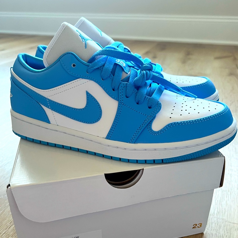 Air jordan 1 university blue new in box